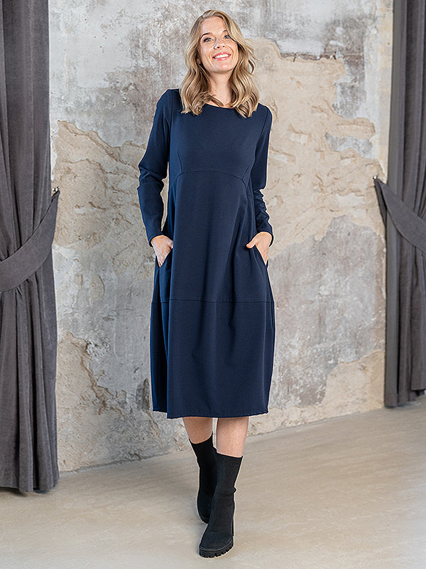 Lega varpelio formos suknelė