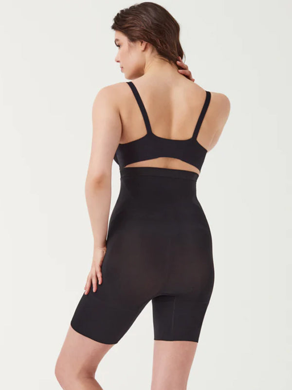Spanx stipriai formuojantys aukšto juosmens šortukai "OnCore Mid-Thigh Black"