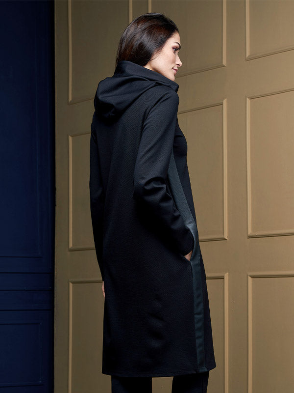 Lega sportinio stiliaus suknelė su gobtuvu "Alaida Black"