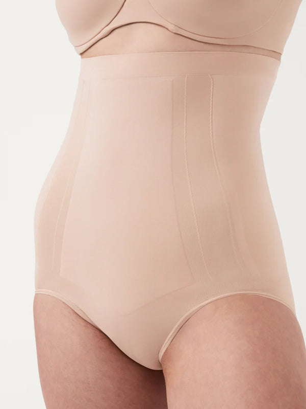 Spanx stipriai formuojančios aukšto juosmens kelnaitės "OnCore Nude"