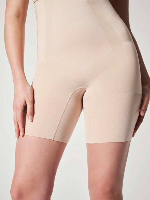 Spanx stipriai formuojantys aukšto juosmens šortukai "OnCore Mid-Thigh Nude"