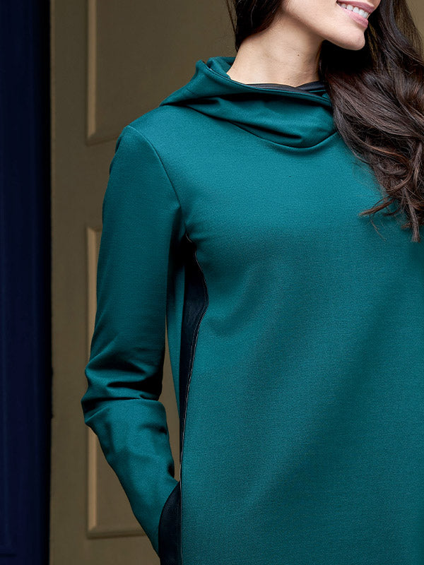 Lega sportinio stiliaus suknelė su gobtuvu "Alaida Dark Green - Black"