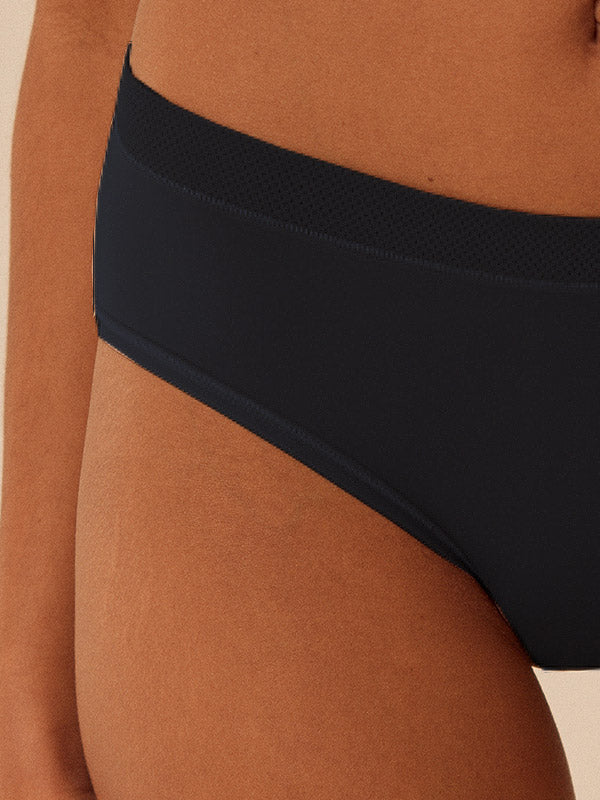 Ysabel Mora kelnaitės su stringų efektu "Tera Black"