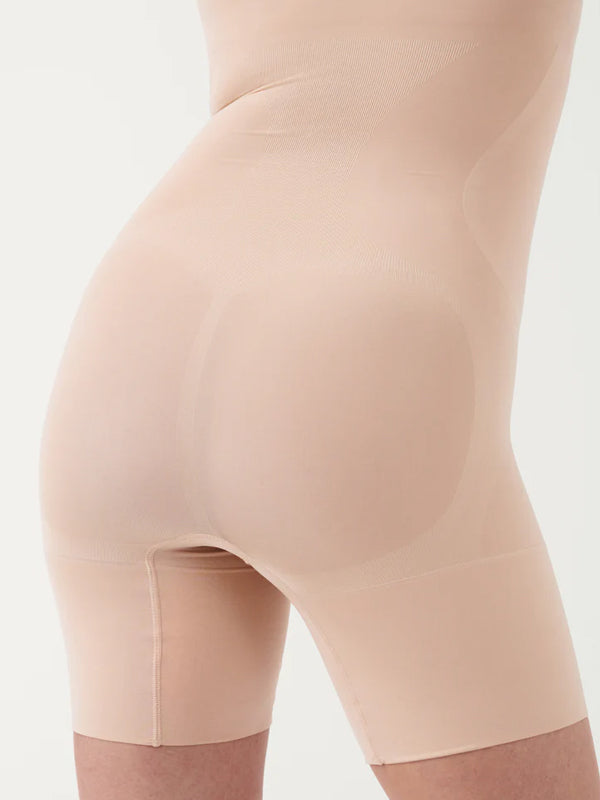 Spanx stipriai formuojantis bodis su šortukais bei atvira krūtine "OnCore Mid-Thigh Nude"