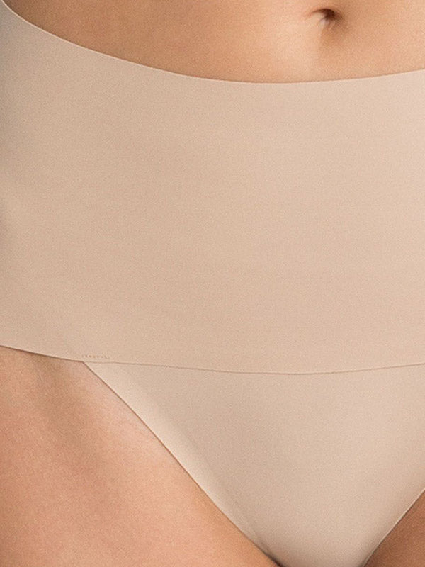 Spanx glotninančios kelnaitės stringai "Undie-tectable® Nude"