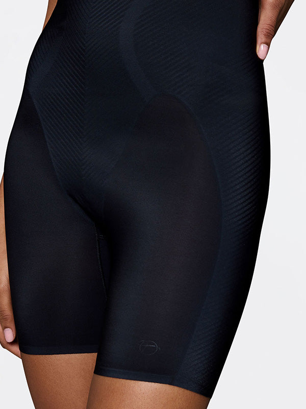 Triumph корректирующие шорты с очень высокой талией "BMU Illusion Curve Super HW Black"