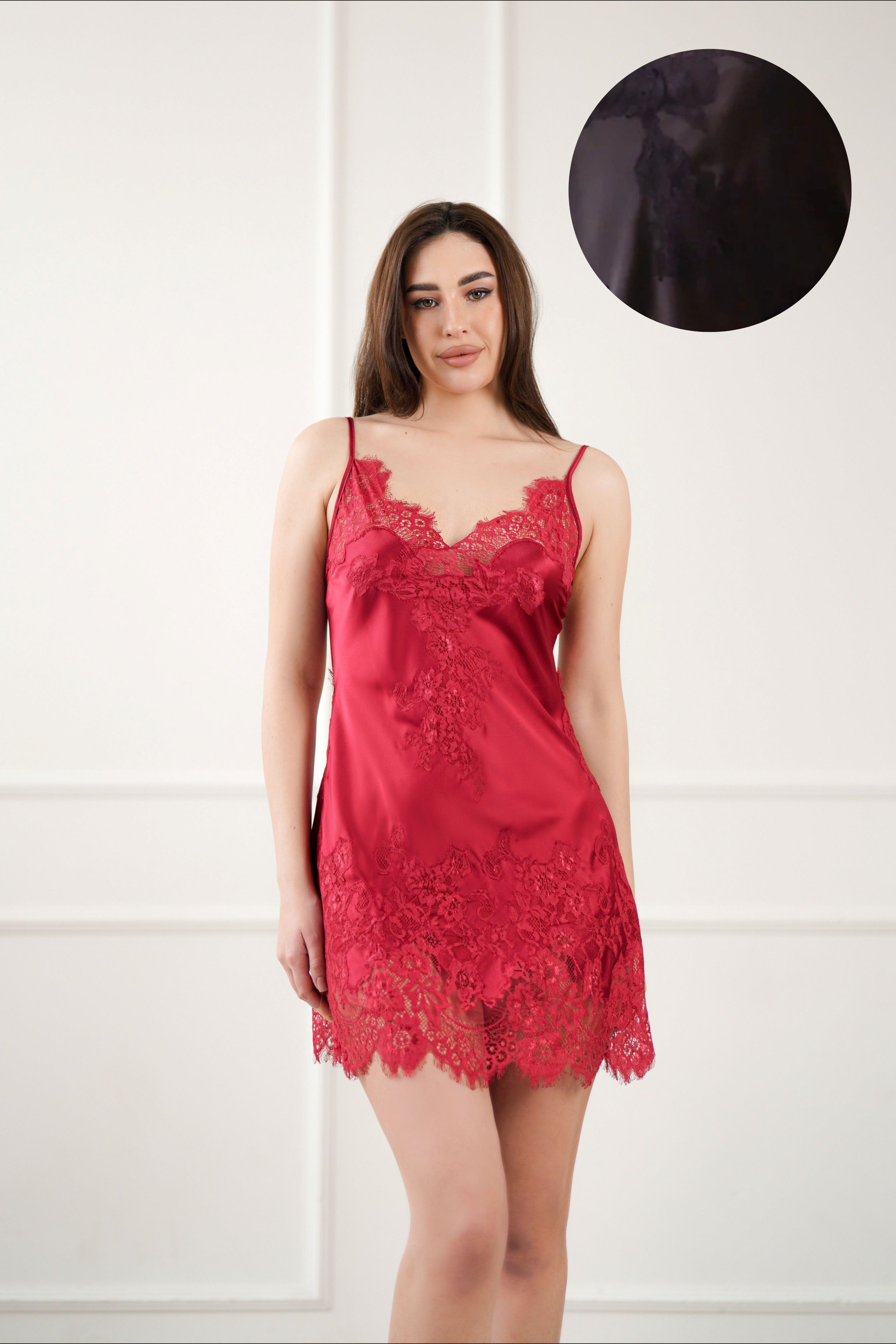 Komilfo шелковая ночная рубашка с кружевом 