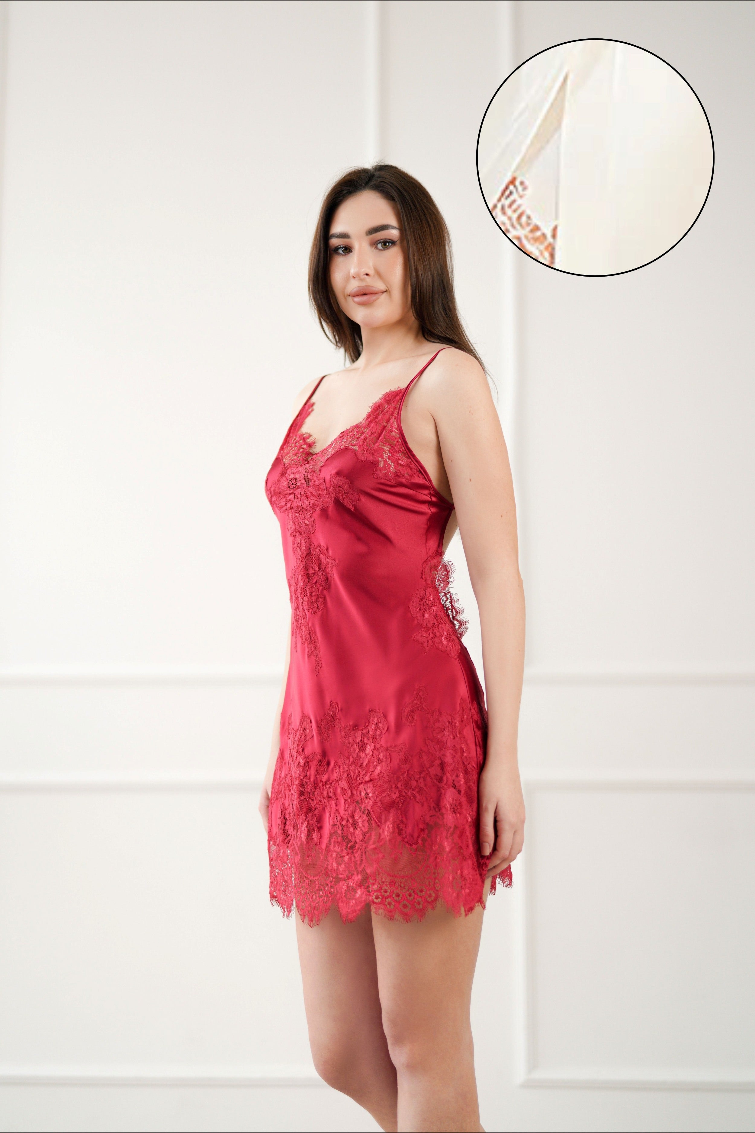 Komilfo шелковая ночная рубашка с кружевом 