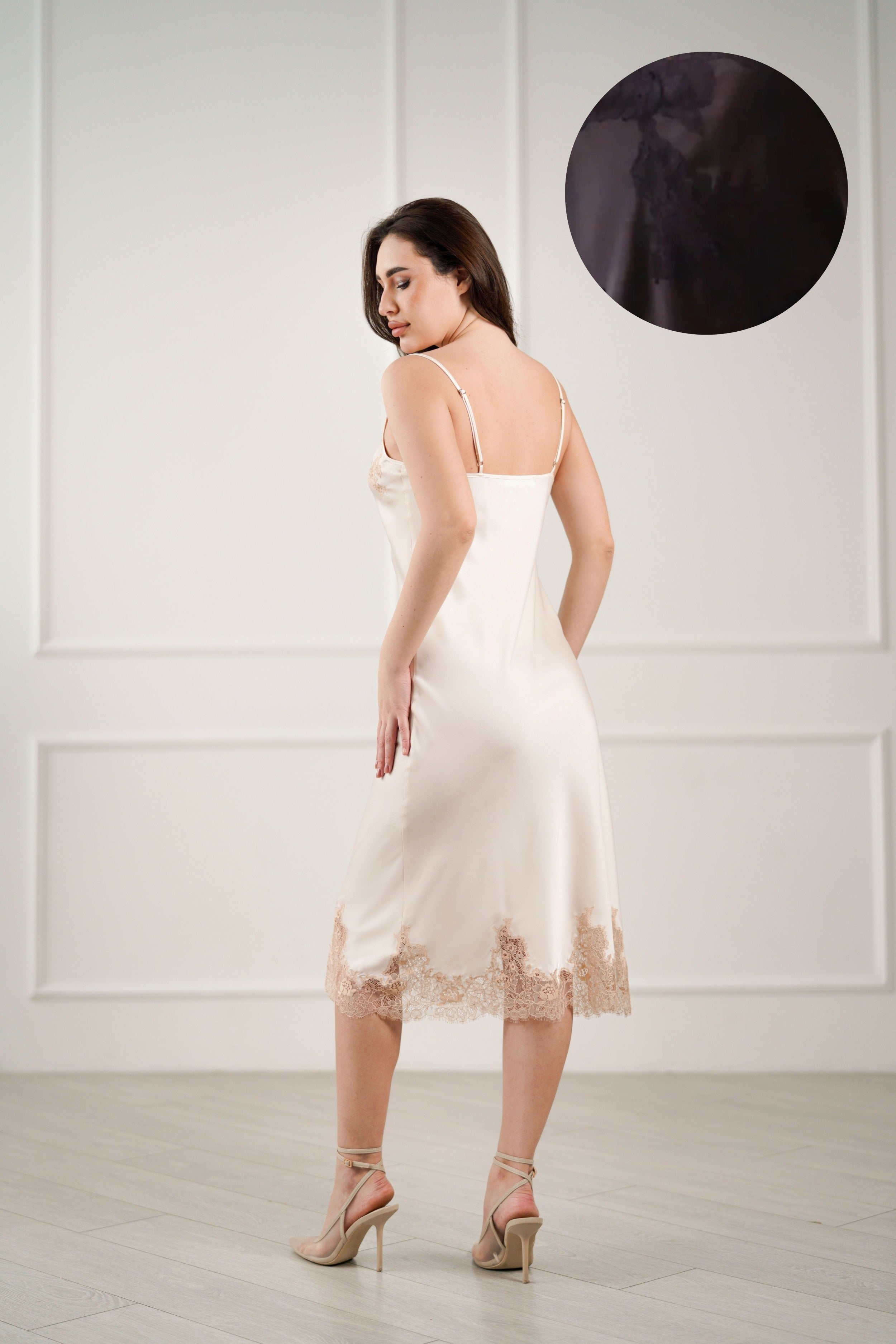 Komilfo ilgi šilkiniai naktiniai su nėriniais "Amber Long Black"