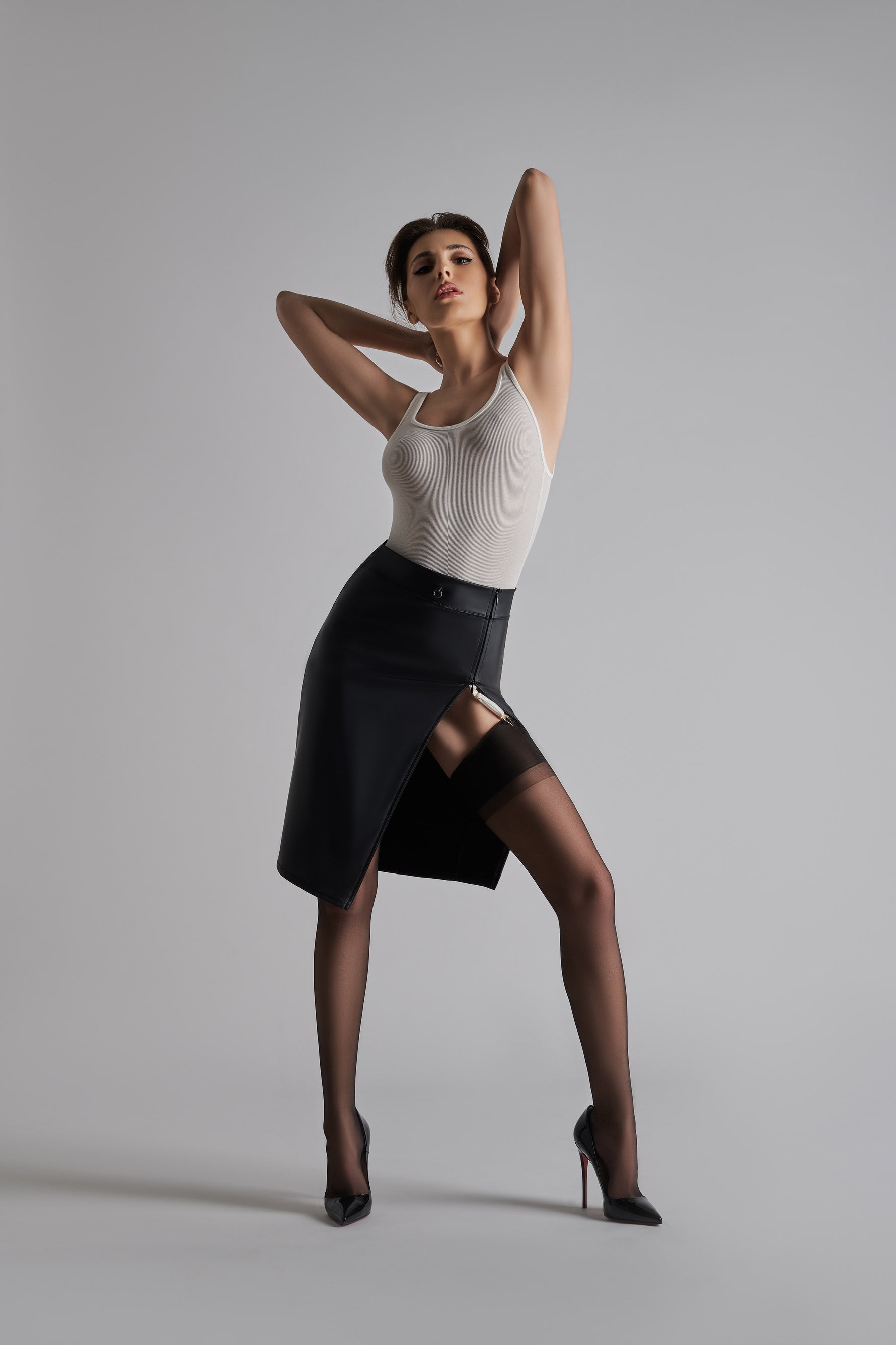 juodos prisegamos kojinės moterims