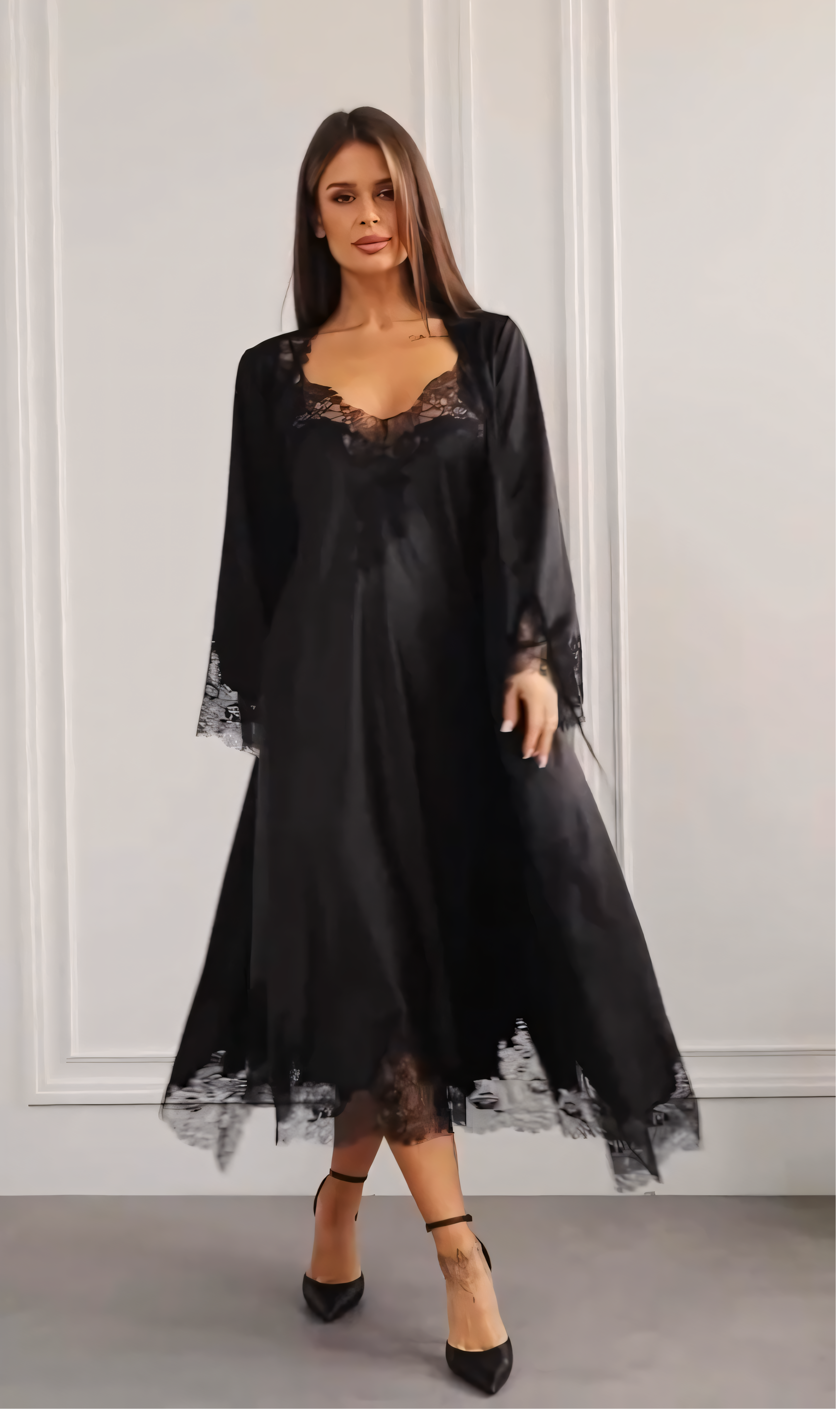 Komilfo ilgas šilkinis chalatas su nėriniais 