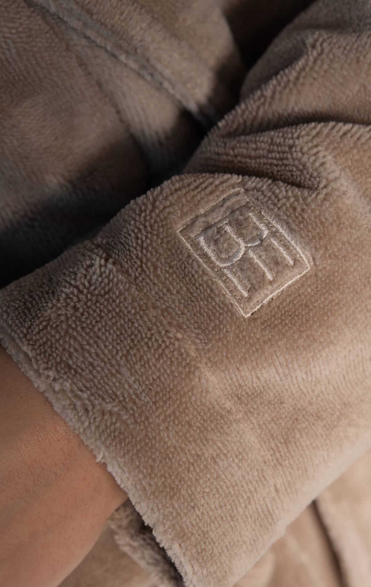 moteriškas veliūrinis chalatas