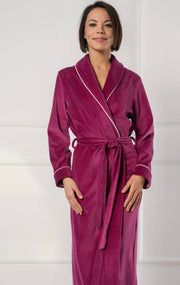 moteriškas veliūro chalatas