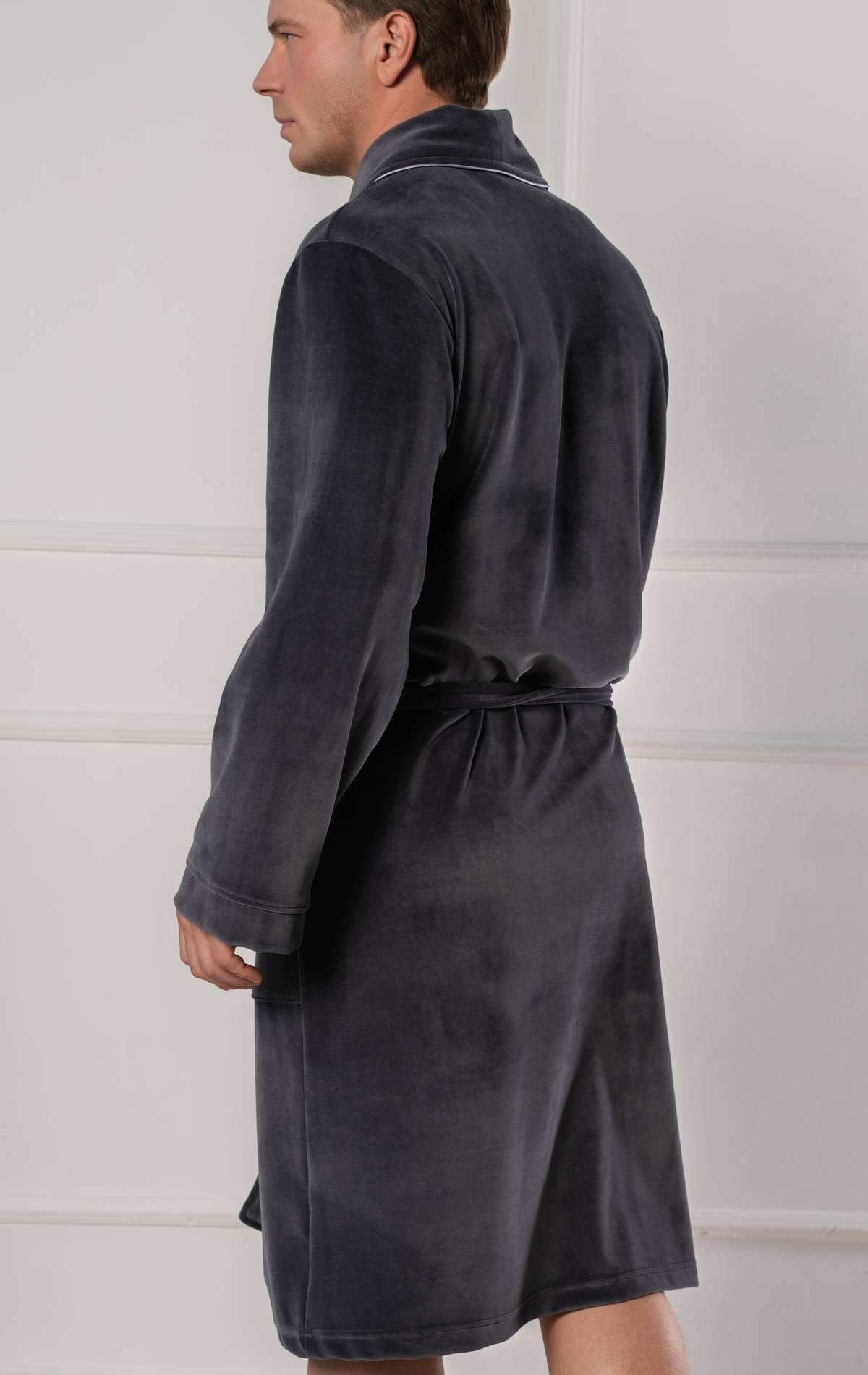 veliūrinis vyriškas chalatas