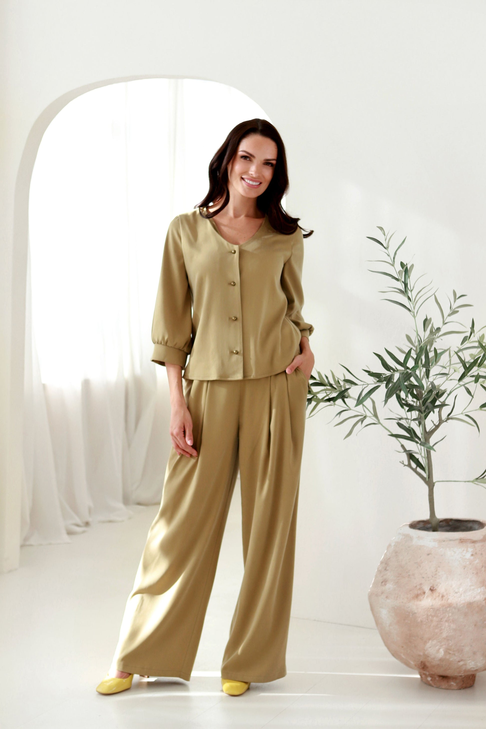 plačios kelnės aukštu liemeniu