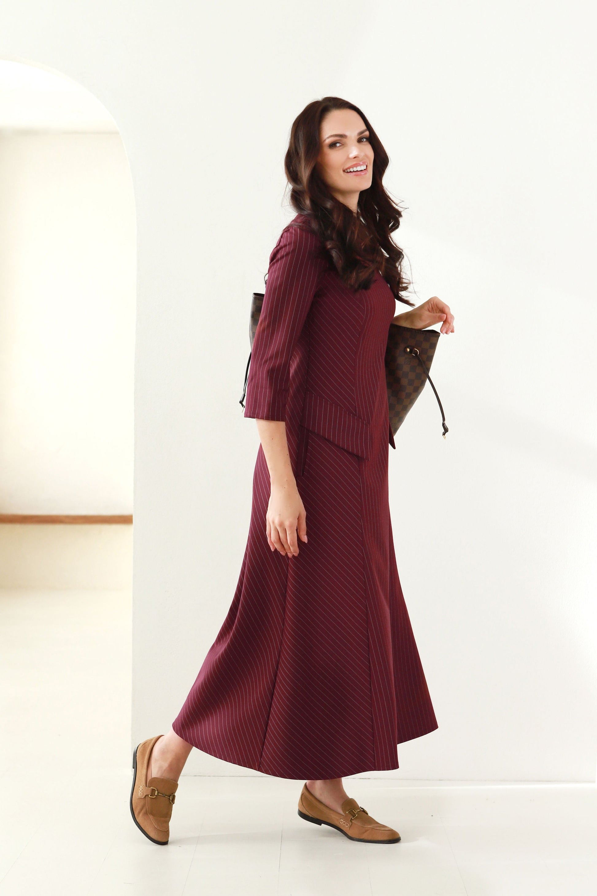 dryžuota midi suknelė