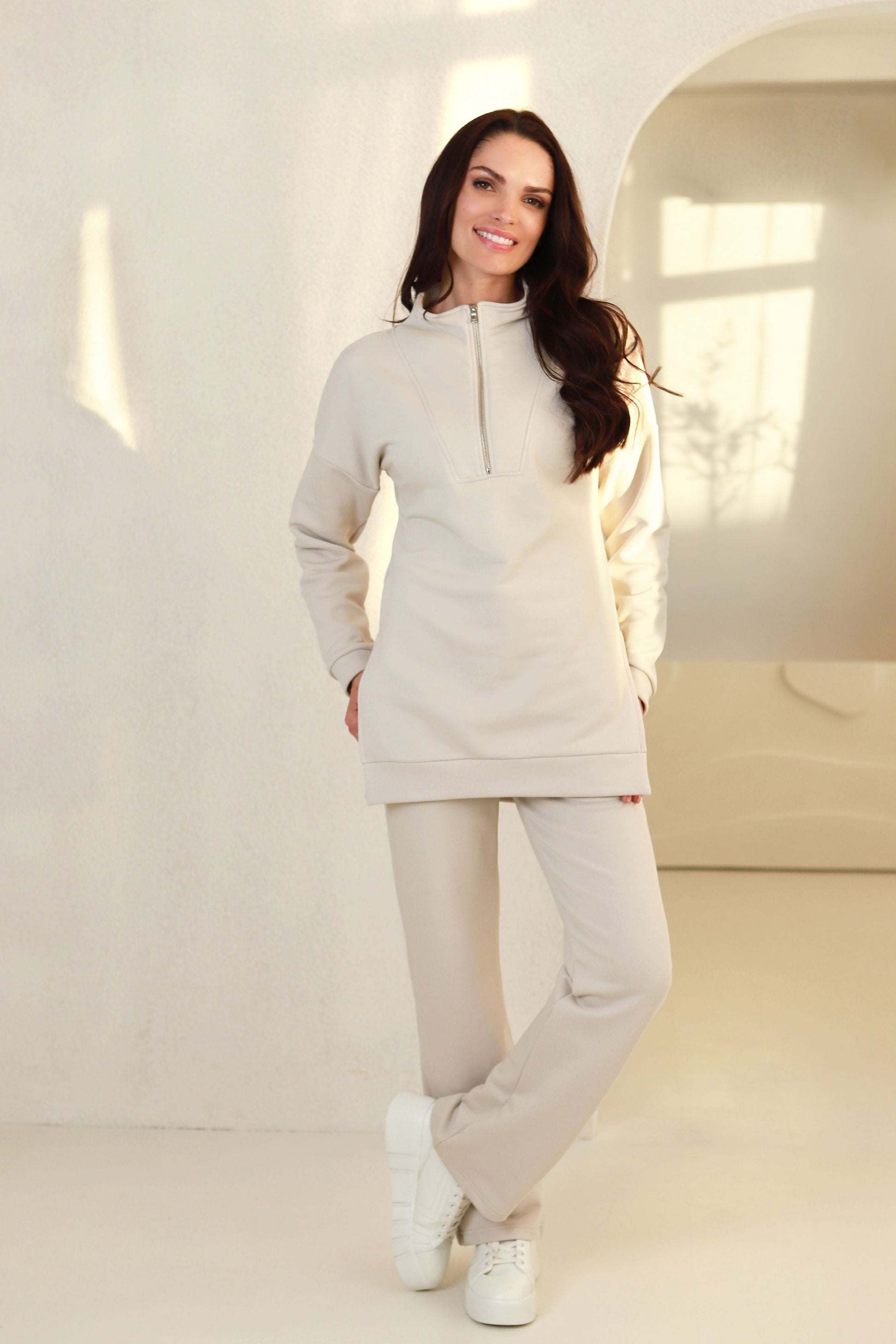 džemperis žemiau klubų