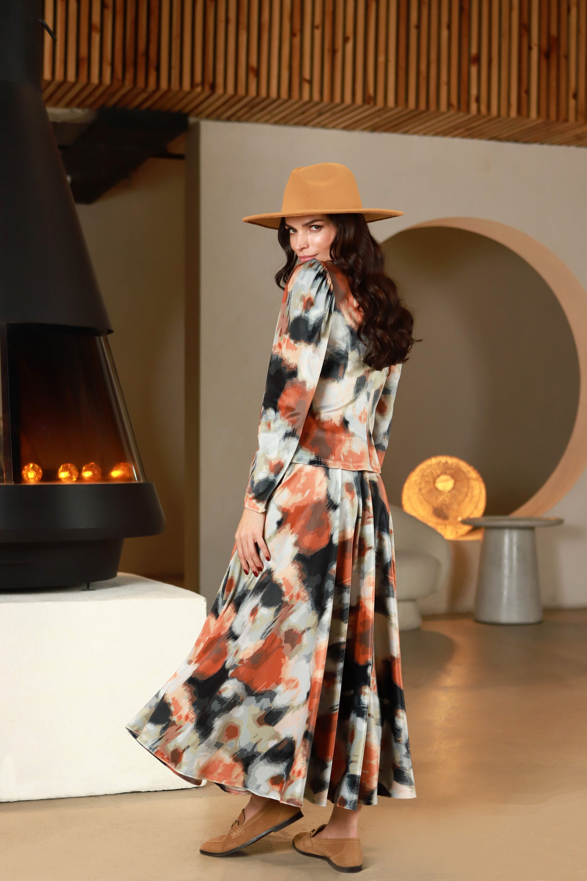 Lega spalvota moteriška veliūrinė palaidinė