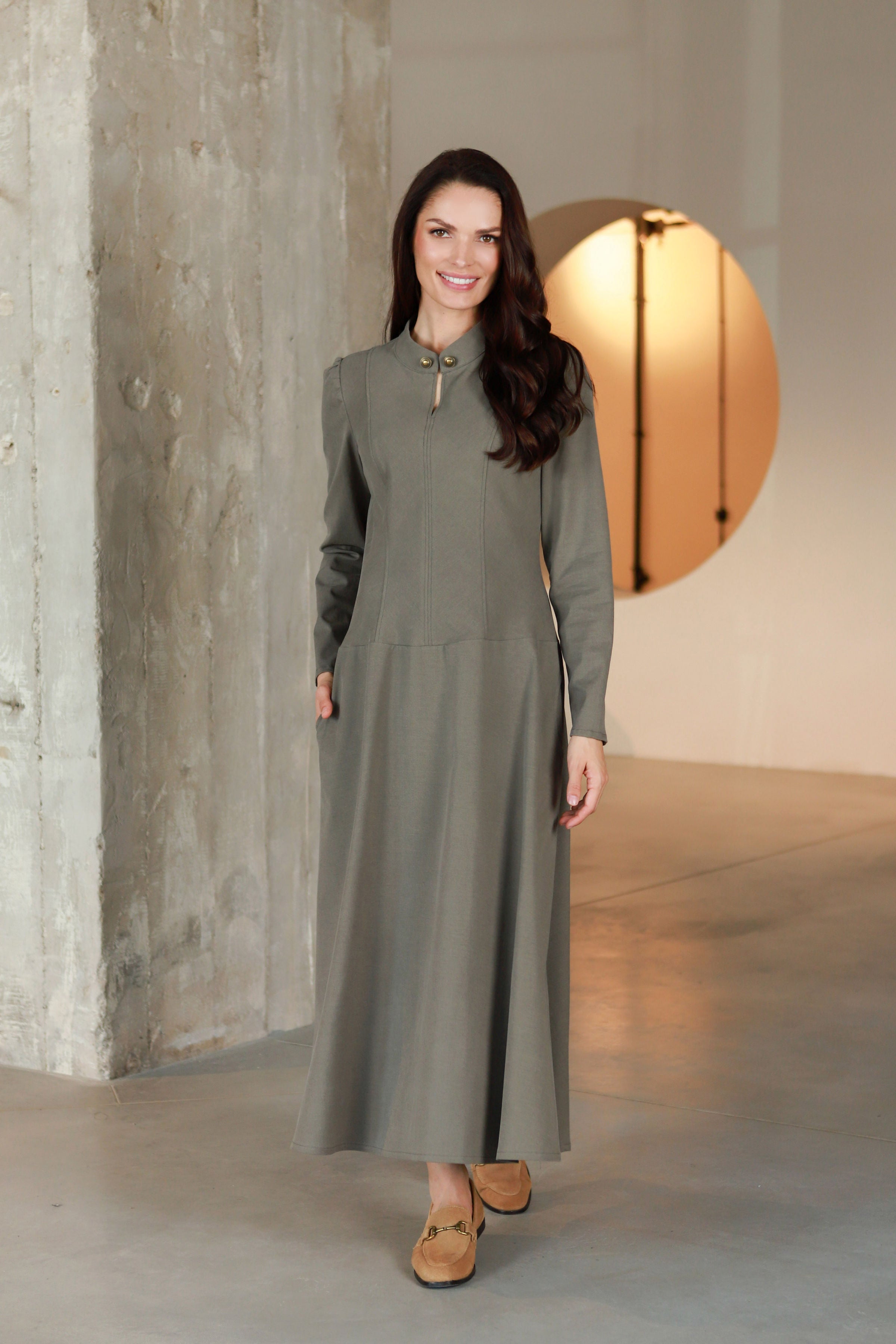 Lega длинное платье А-силуэта "Elara Olive Grey"