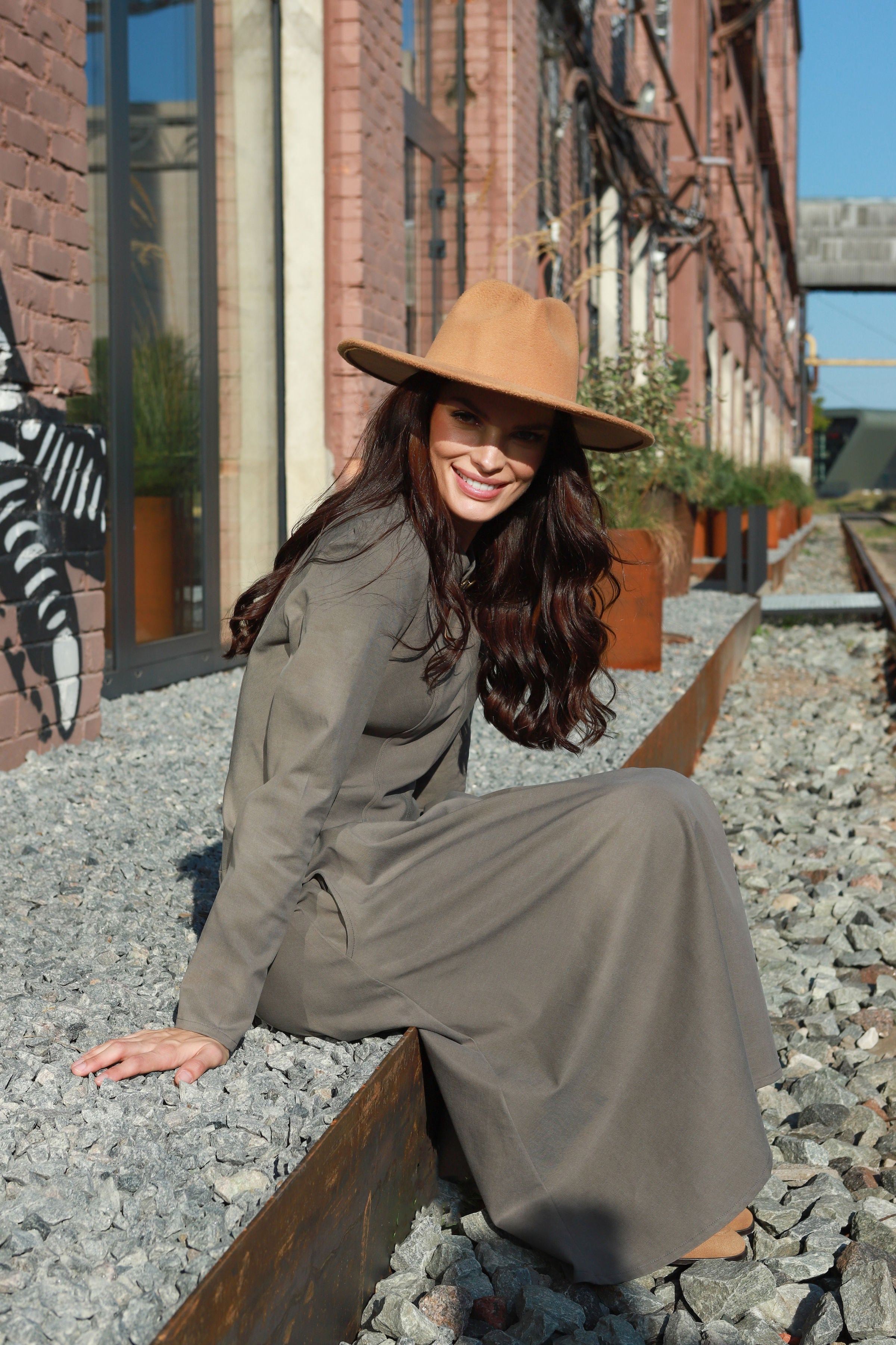 Lega длинное платье А-силуэта "Elara Olive Grey"