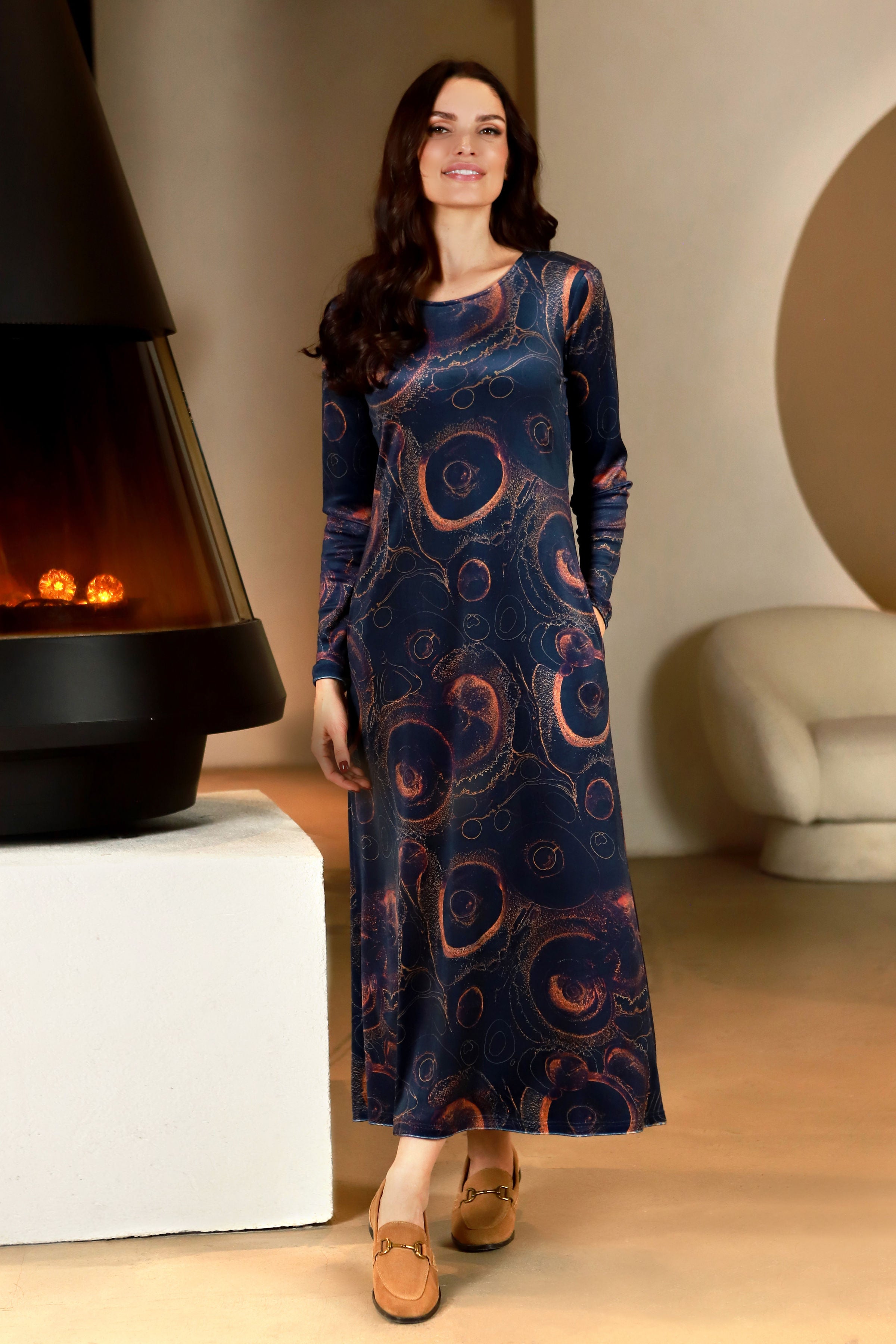 Lega ilga veliūrinė A silueto suknelė 