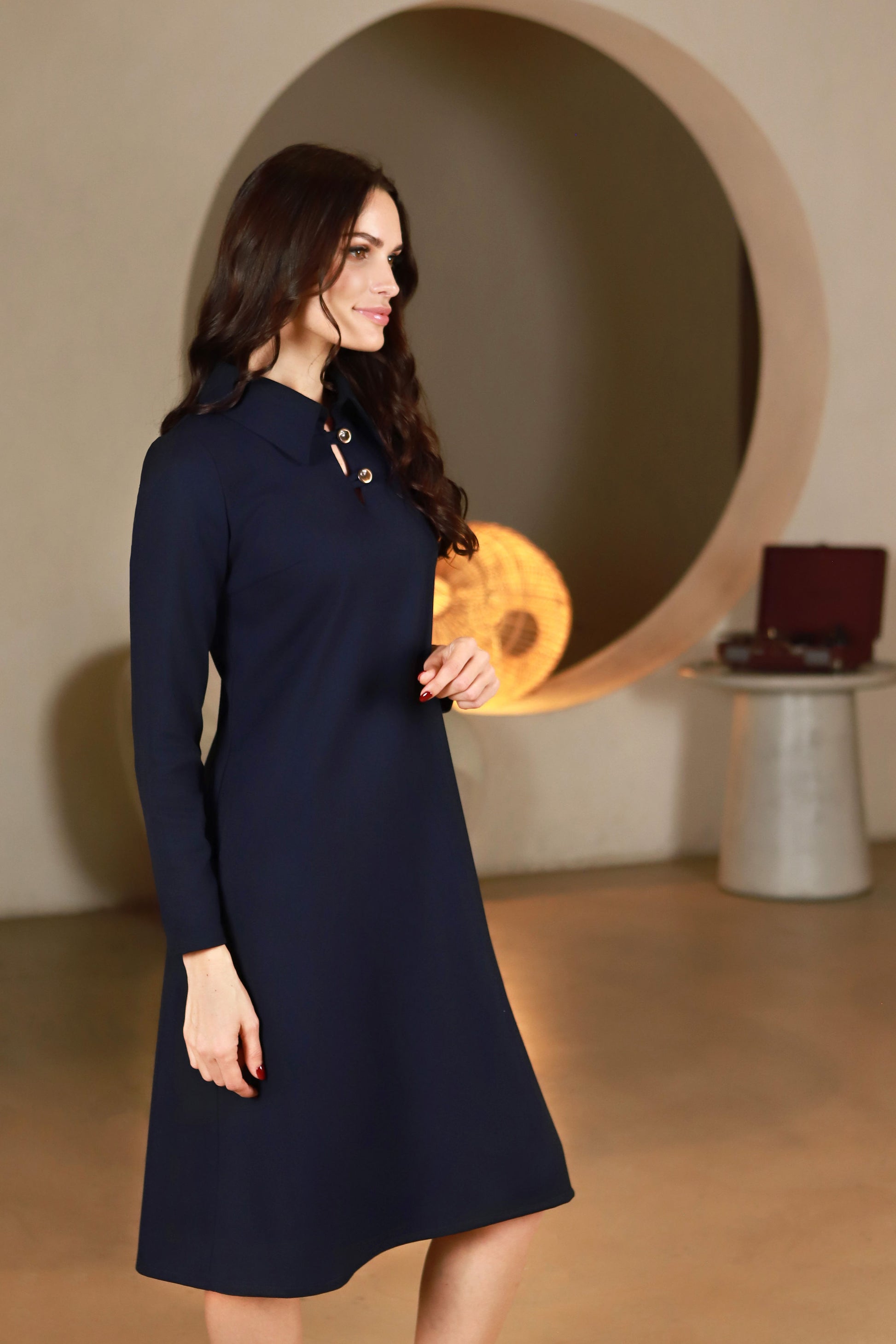 Jacqueline Navy platėjanti suknelė Lega