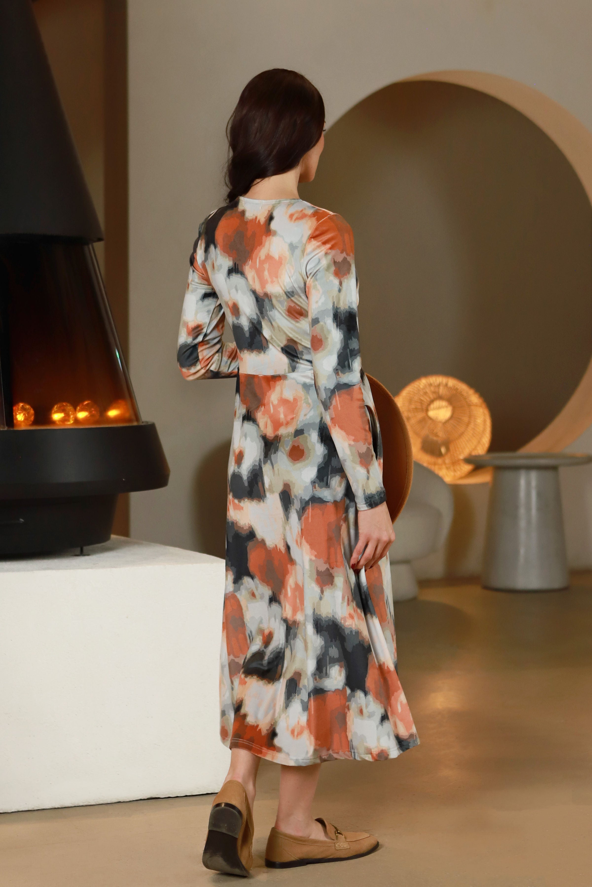 Spalvota veliūrinė midi suknelė Lega