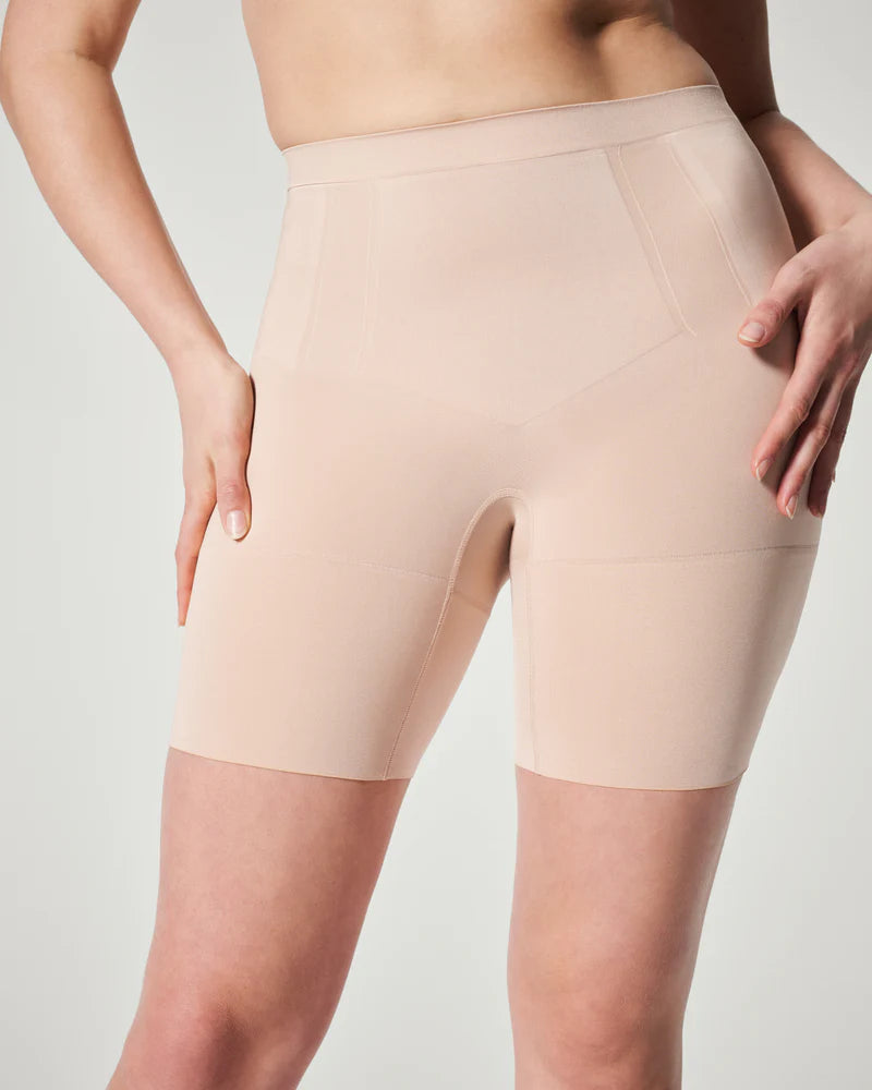 Spanx stipriai formuojantys šortukai "OnCore Mid-Thigh Nude"