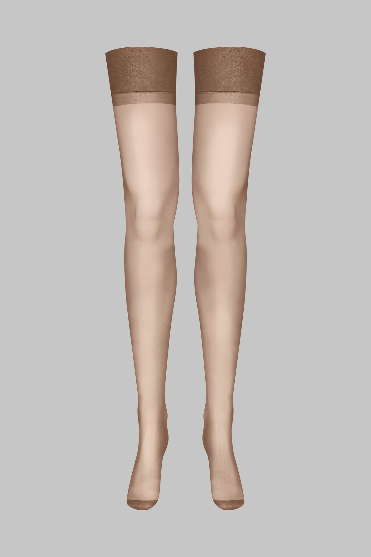 rudos prisegamos kojinės iš priekio
