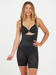 Spanx koreguojantis bodis su atvira krūtine "Thinstincts® Open-Bust Black"