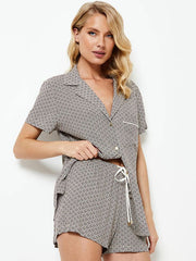 Aruelle trumpa viskozinė pižama "Jamila Short White - Beige - Black Ornament Print"
