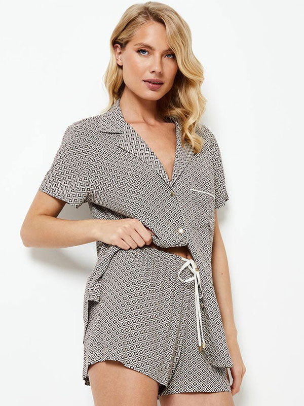 Aruelle trumpa viskozinė pižama "Jamila Short White - Beige - Black Ornament Print"