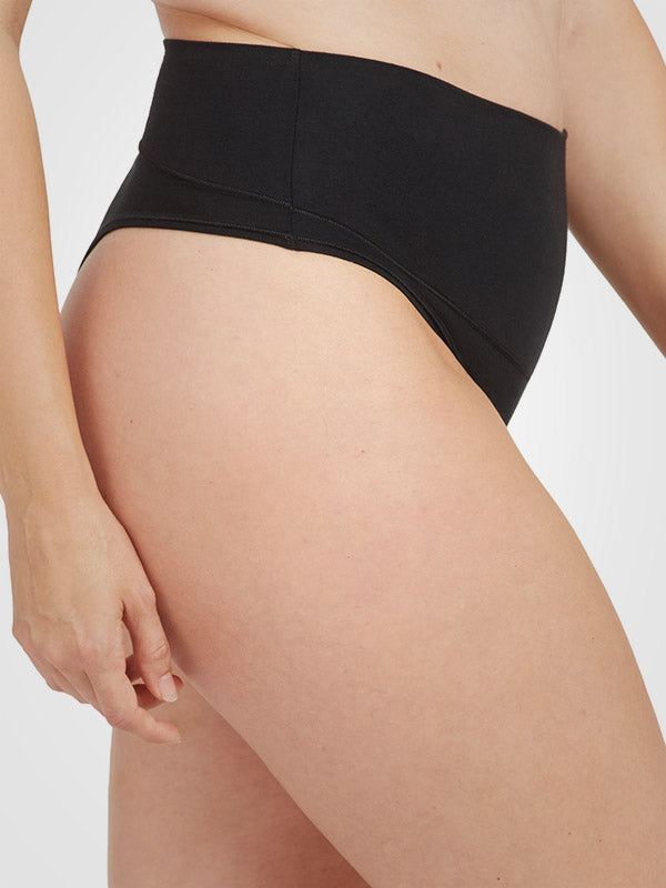 Spanx koreguojančios medvilnės ir modalo kelnaitės stringai "Cotton Comfort Black"