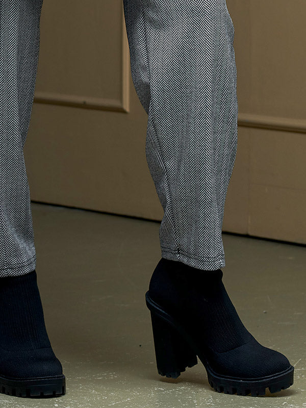 Lega siaurėjančios kelnės "Nora Black - White Chevron Tweed"