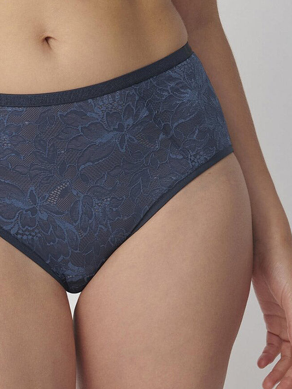 Triumph aukšto juosmens nėriniuotos kelnaitės "Amourette Charm Maxi 01 Dark Blue"