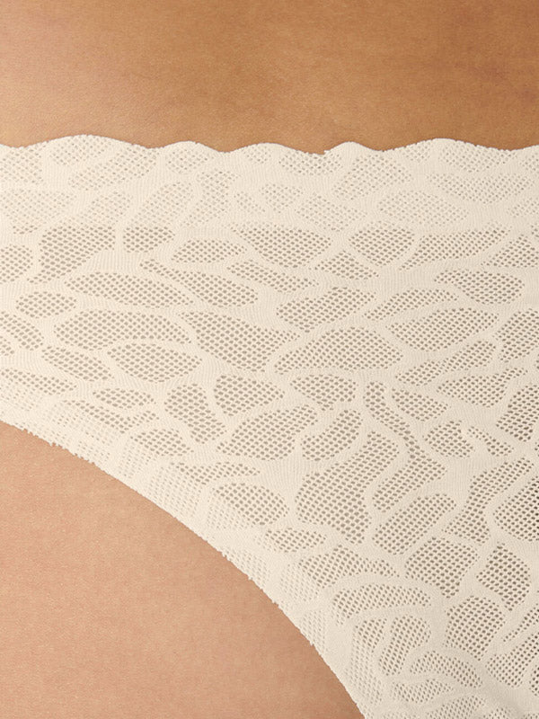 Sloggi nėriniuotos braziliško kirpimo kelnaitės "Zero Feel Lace 2.0 Cream"