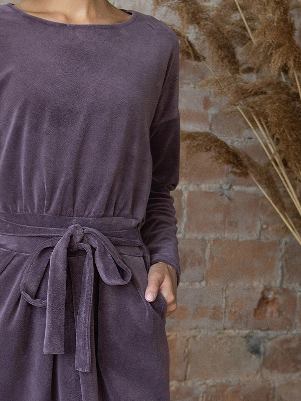 Lega Ilga veliūrinė suknelė su dirželiu "Anahit Dusty Violet"