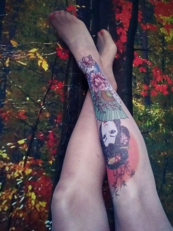 Stop & Stare prilipinamos kojinės su tatuiruote "Geisha 20 Den Sun"