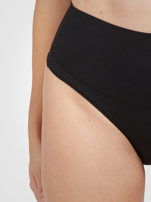 Spanx koreguojančios medvilnės ir modalo kelnaitės stringai "Cotton Comfort Black"