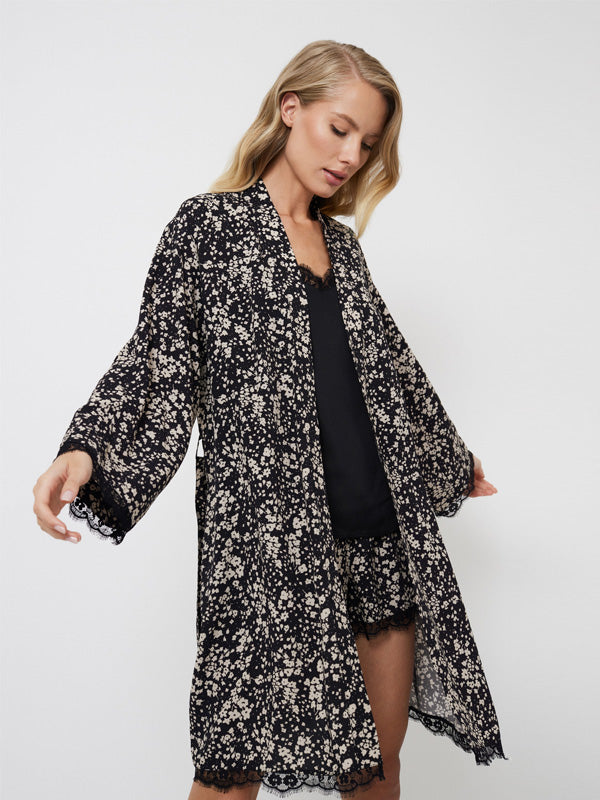 Aruelle viskozinis chalatas "Eli Black - Beige Flower Print"