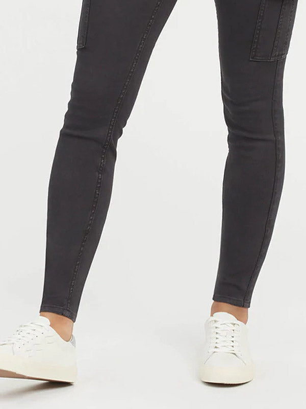 Spanx koreguojančios kelnės "Stretch Twill Ankle Cargo Black"