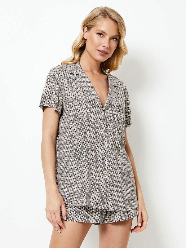 Aruelle trumpa viskozinė pižama "Jamila Short White - Beige - Black Ornament Print"