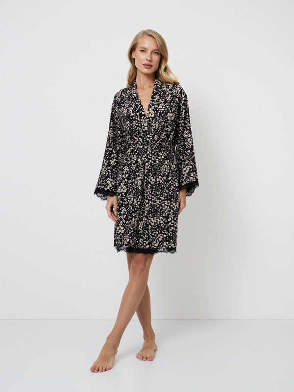 Aruelle viskozinis chalatas "Eli Black - Beige Flower Print"