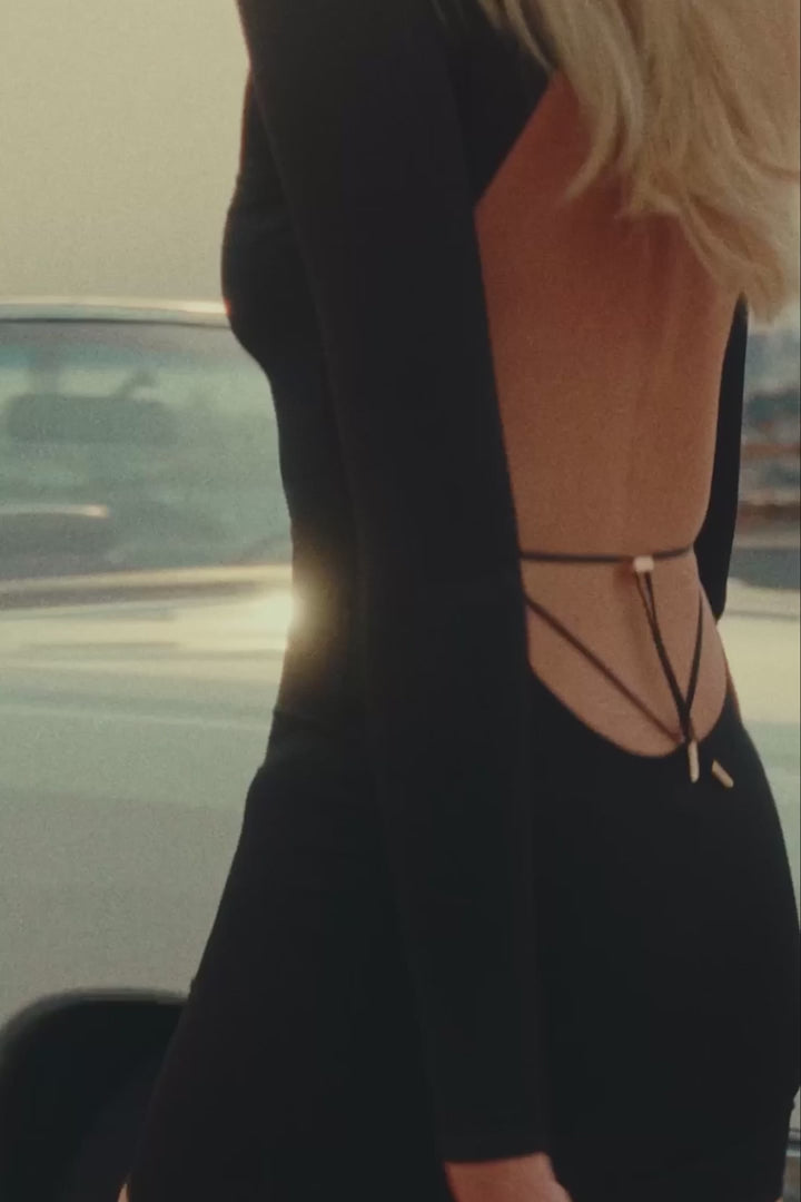 Įkelti vaizdo įrašą: Maison Close aptempta mini suknelė "French Kiss Black"