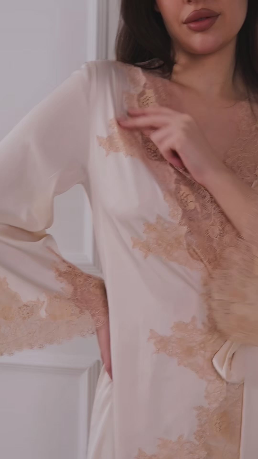 Įkelti vaizdo įrašą: šilko naktiniai iš Ukrainos