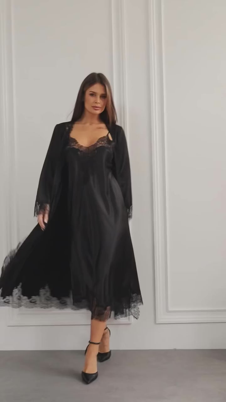 Įkelti vaizdo įrašą: komilfo black silk nightgown