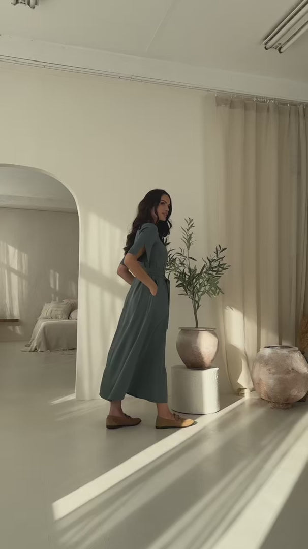 Load video: A silueto suknelė